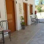Ξενοδοχείο με διαμερίσματα Nychterida