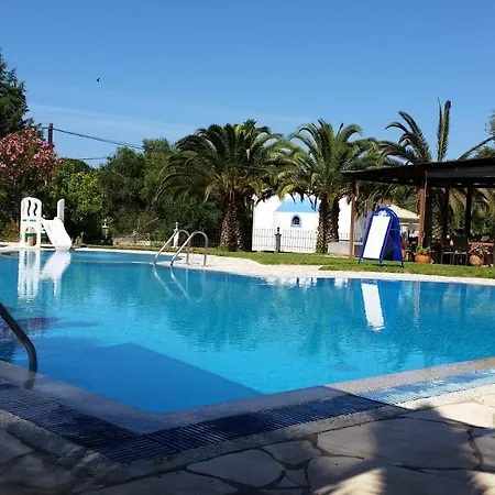 מלון דירות Nychterida 4*