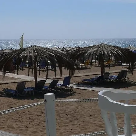 מלון דירות Nychterida 4*